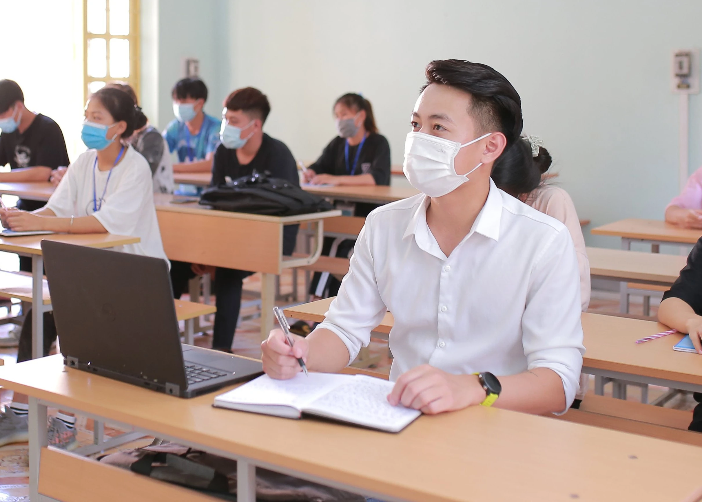 Hà Văn Cương hiện là lớp trưởng gương mẫu. Hà Văn Cương hiện là lớp trưởng gương mẫu.