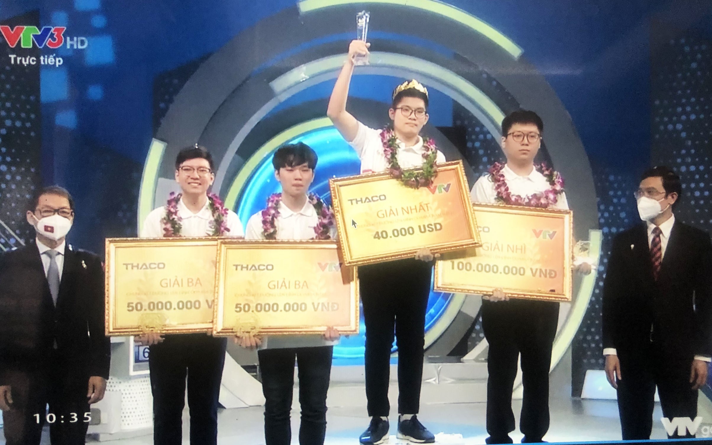 Nguyễn Hoàng Khánh trở thành nhà vô địch leo núi năm thứ 21. Nguyễn Hoàng Khánh trở thành nhà vô địch leo núi năm thứ 21.