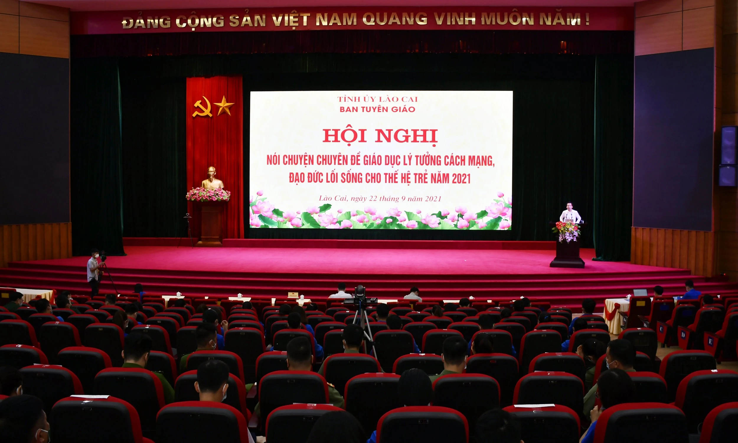 Quang cảnh hội nghị tại điểm cầu Trung tâm Hội nghị tỉnh.