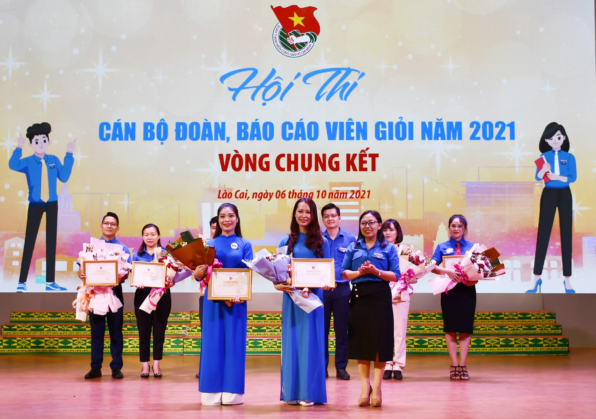 Trao giải Nhì cho đội thi Đoàn Khối Cơ quan - Doanh nghiệp tỉnh và Thành đoàn Lào Cai.