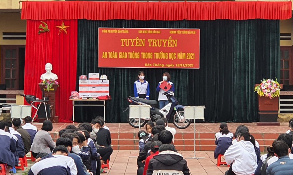 Tuyên truyền an toàn giao thông tại Trường THPT số 3 Bảo Thắng ảnh 2 Tuyên truyền an toàn giao thông tại Trường THPT số 3 Bảo Thắng ảnh 2
