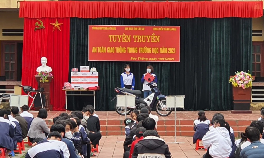 Tuyên truyền an toàn giao thông tại Trường THPT số 3 Bảo Thắng ảnh 2
