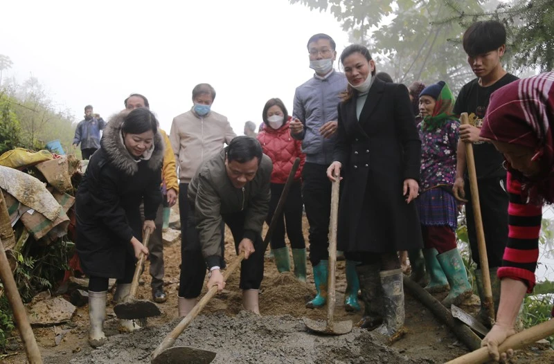 Khởi công đường liên gia thôn Nhiều Cù Ván, xã Tả Van Chư ảnh 1