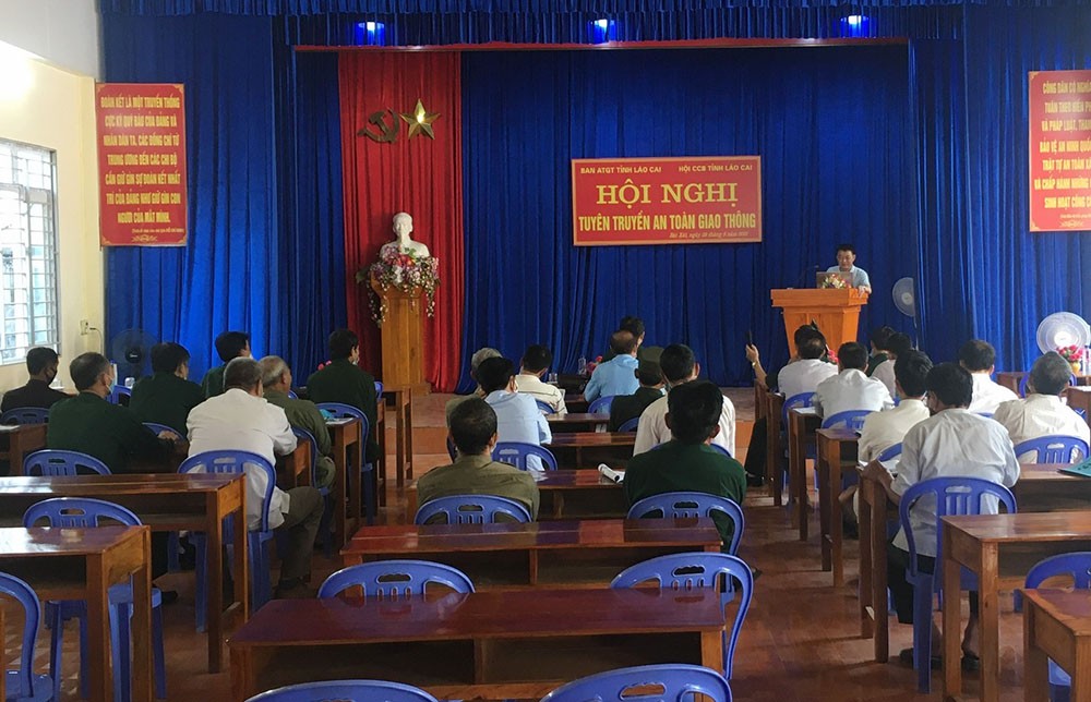 Tuyên truyền an toàn giao thông trong lực lượng cựu chiến binh huyện Bát Xát ảnh 1