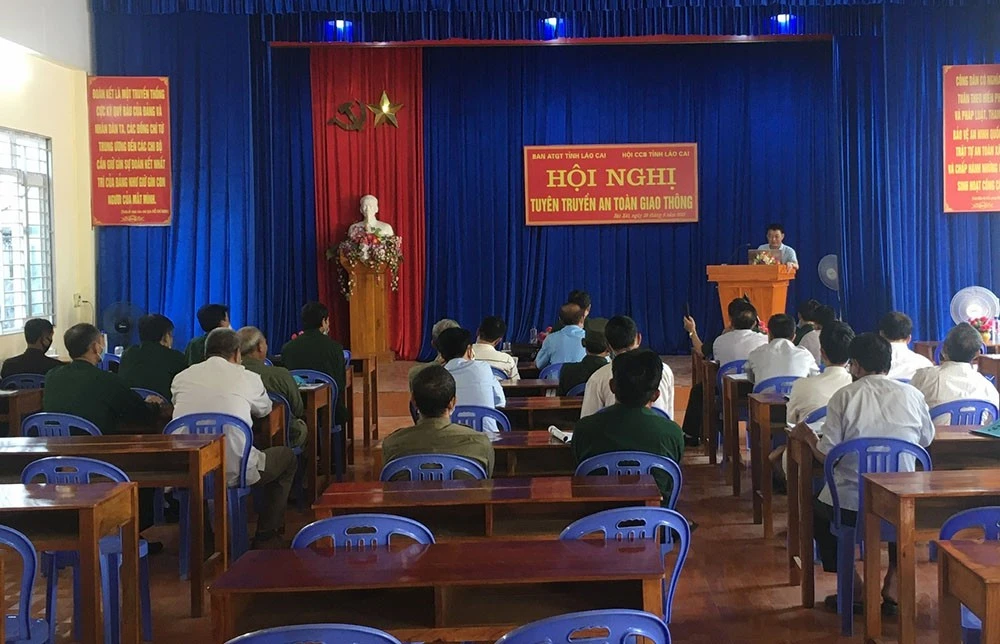 Tuyên truyền an toàn giao thông trong lực lượng cựu chiến binh huyện Bát Xát ảnh 1