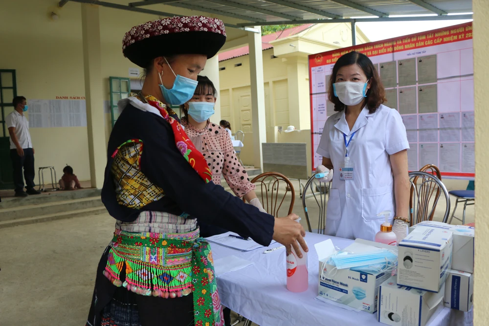 Những hình ảnh ấn tượng tại cuộc bầu cử ảnh 15