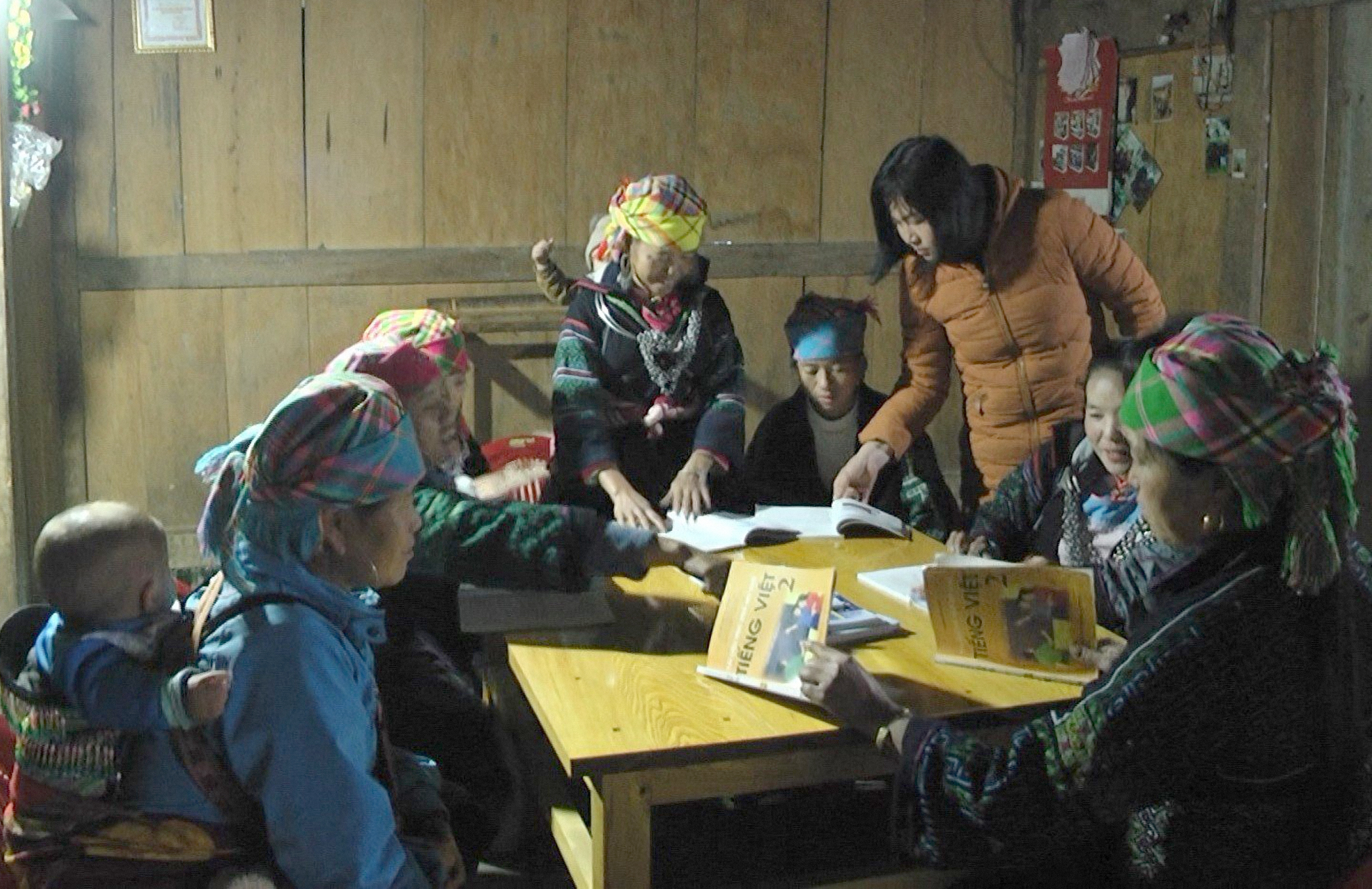 Tìm con chữ bên bếp lửa hồng ảnh 3 Tìm con chữ bên bếp lửa hồng ảnh 3