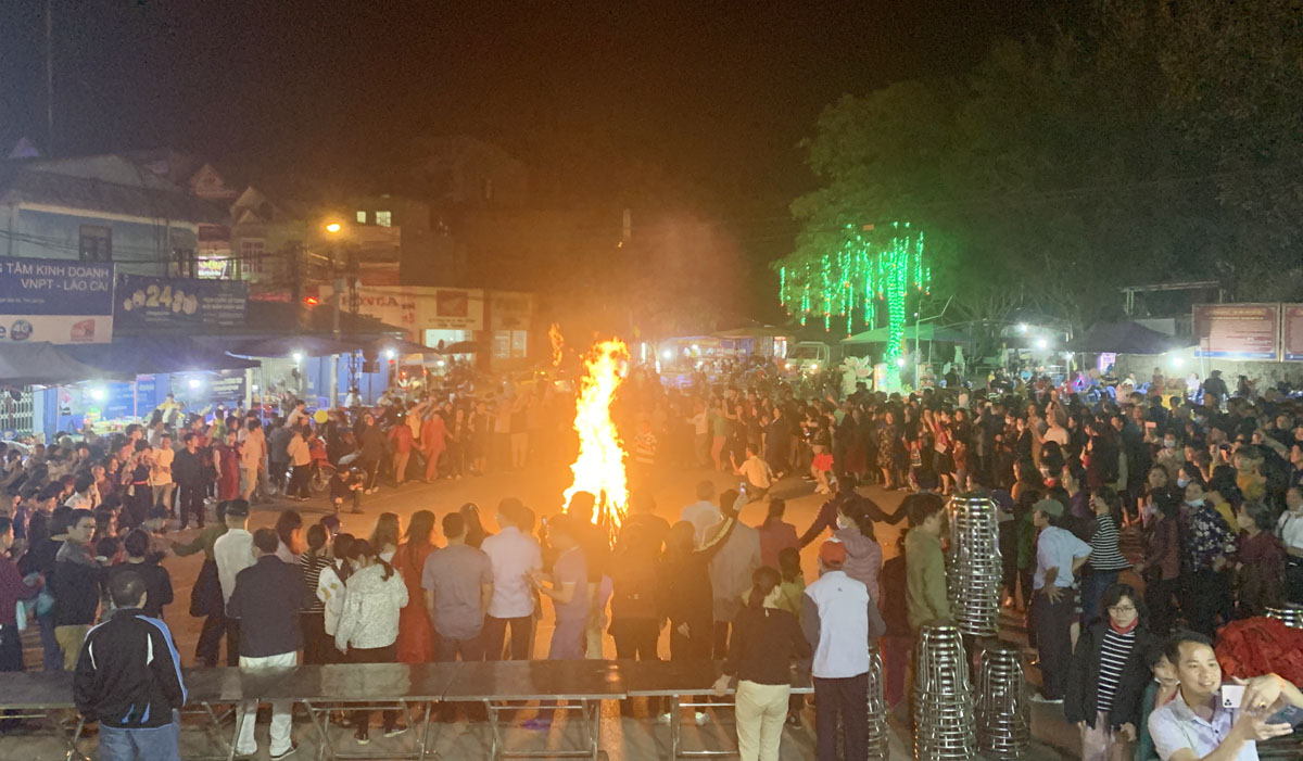 Hấp dẫn đêm văn nghệ chào mừng lễ hội đền Bắc Hà năm 2021 ảnh 3 Hấp dẫn đêm văn nghệ chào mừng lễ hội đền Bắc Hà năm 2021 ảnh 3