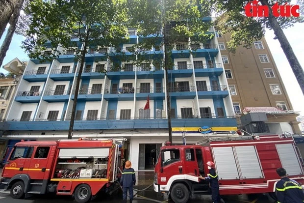 Cháy ở ký túc xá Đại học Kinh tế TP.HCM, hàng chục sinh viên tháo chạy ảnh 1