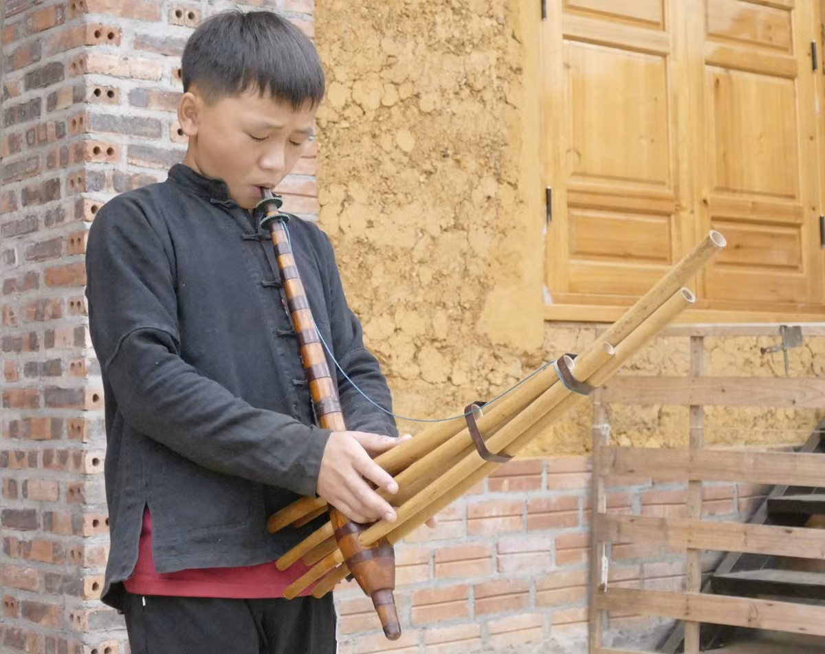 Sau khi được truyền dạy, em Chấu Khái Hoàng thường xuyên tự rèn luyện kỹ năng.