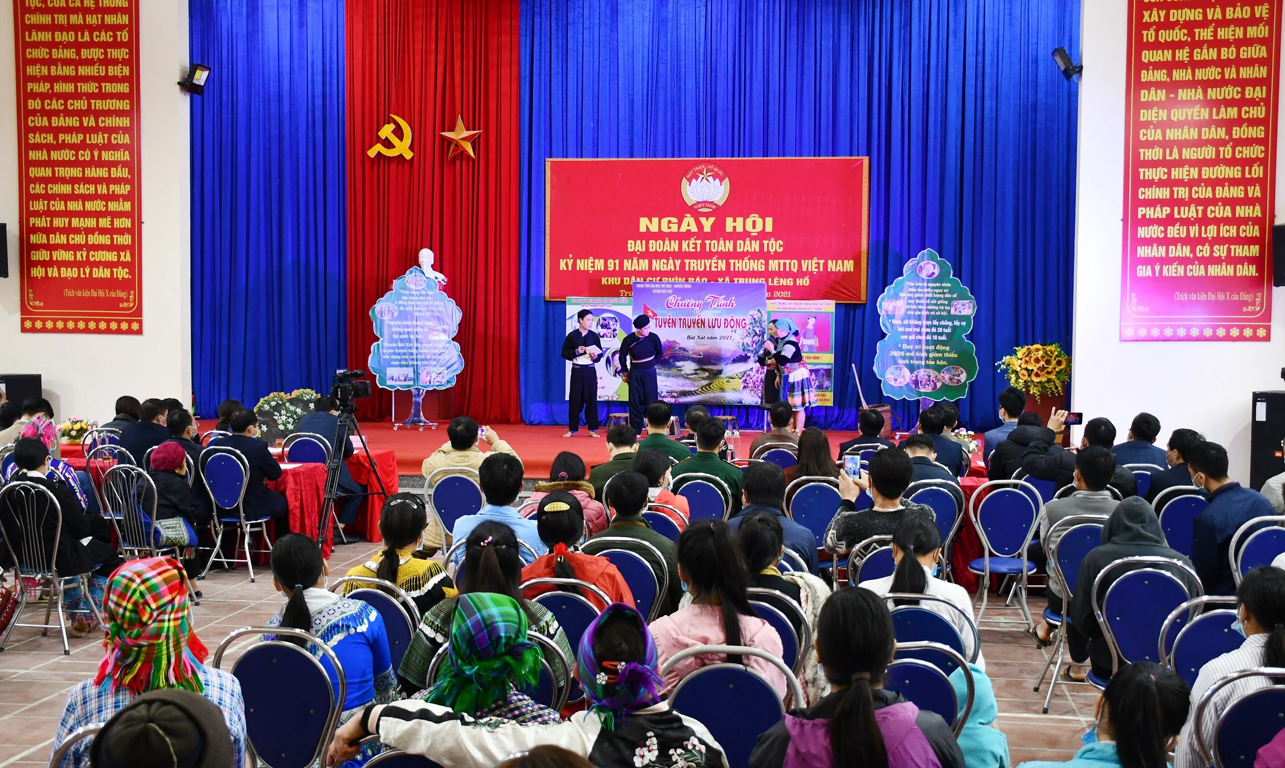 Trưởng Ban Tổ chức Tỉnh ủy Phạm Toàn Thắng dự Ngày hội đại đoàn kết tại xã Trung Lèng Hồ ảnh 1