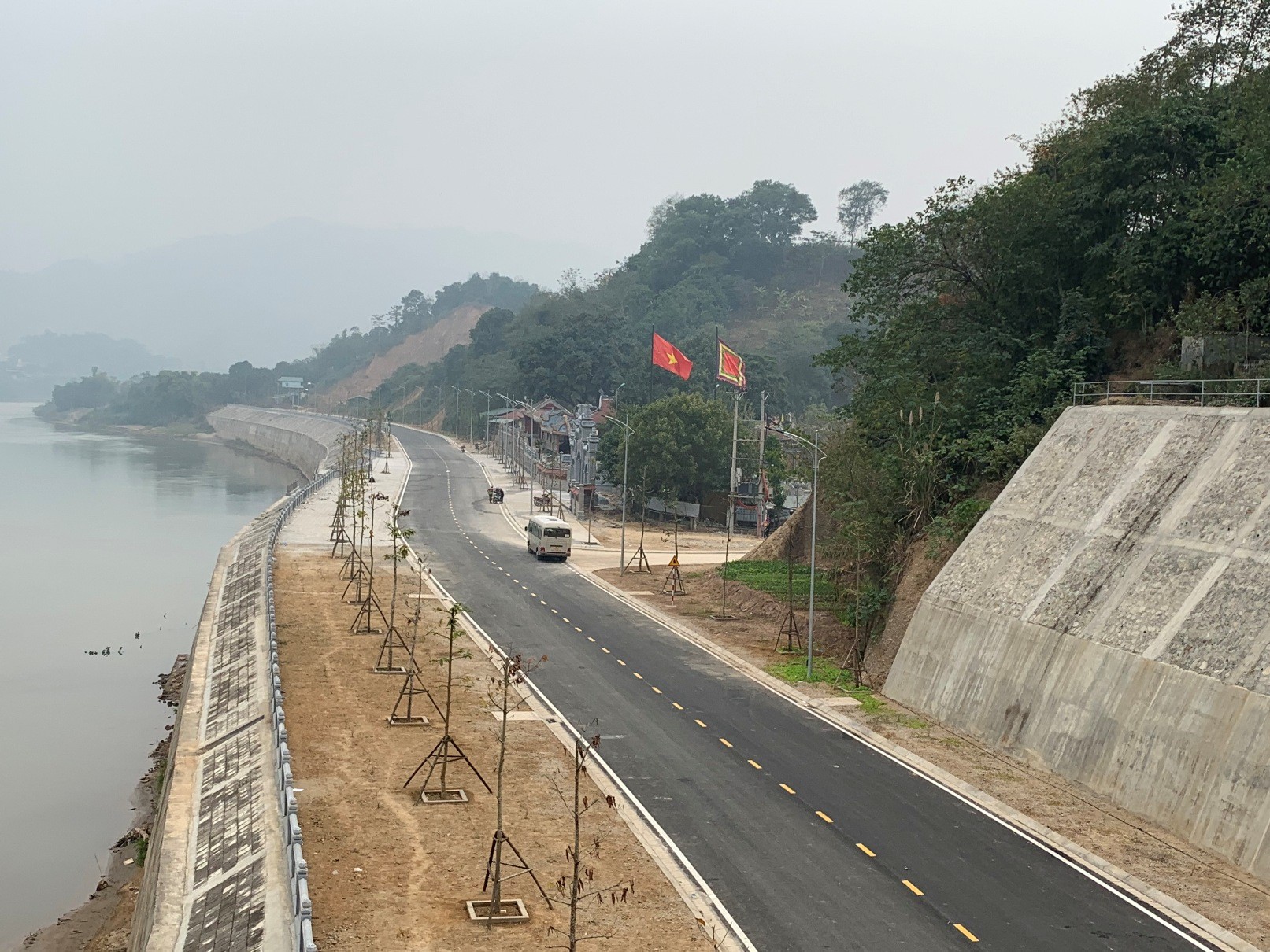 Công trình kè bảo vệ dân cư khu vực đền Bảo Hà hoàn thành và đưa vào sử dụng. Công trình kè bảo vệ dân cư khu vực đền Bảo Hà hoàn thành và đưa vào sử dụng.