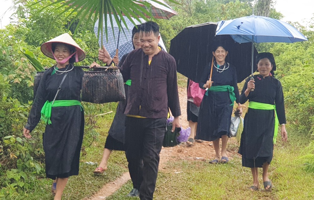 Bảo Yên khuyến khích người dân giữ gìn nét đẹp trang phục truyền thống. Bảo Yên khuyến khích người dân giữ gìn nét đẹp trang phục truyền thống.