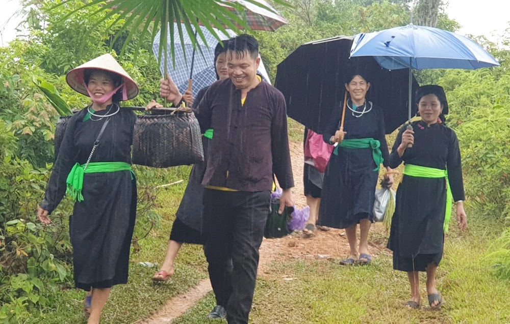 Bảo Yên khuyến khích người dân giữ gìn nét đẹp trang phục truyền thống.
