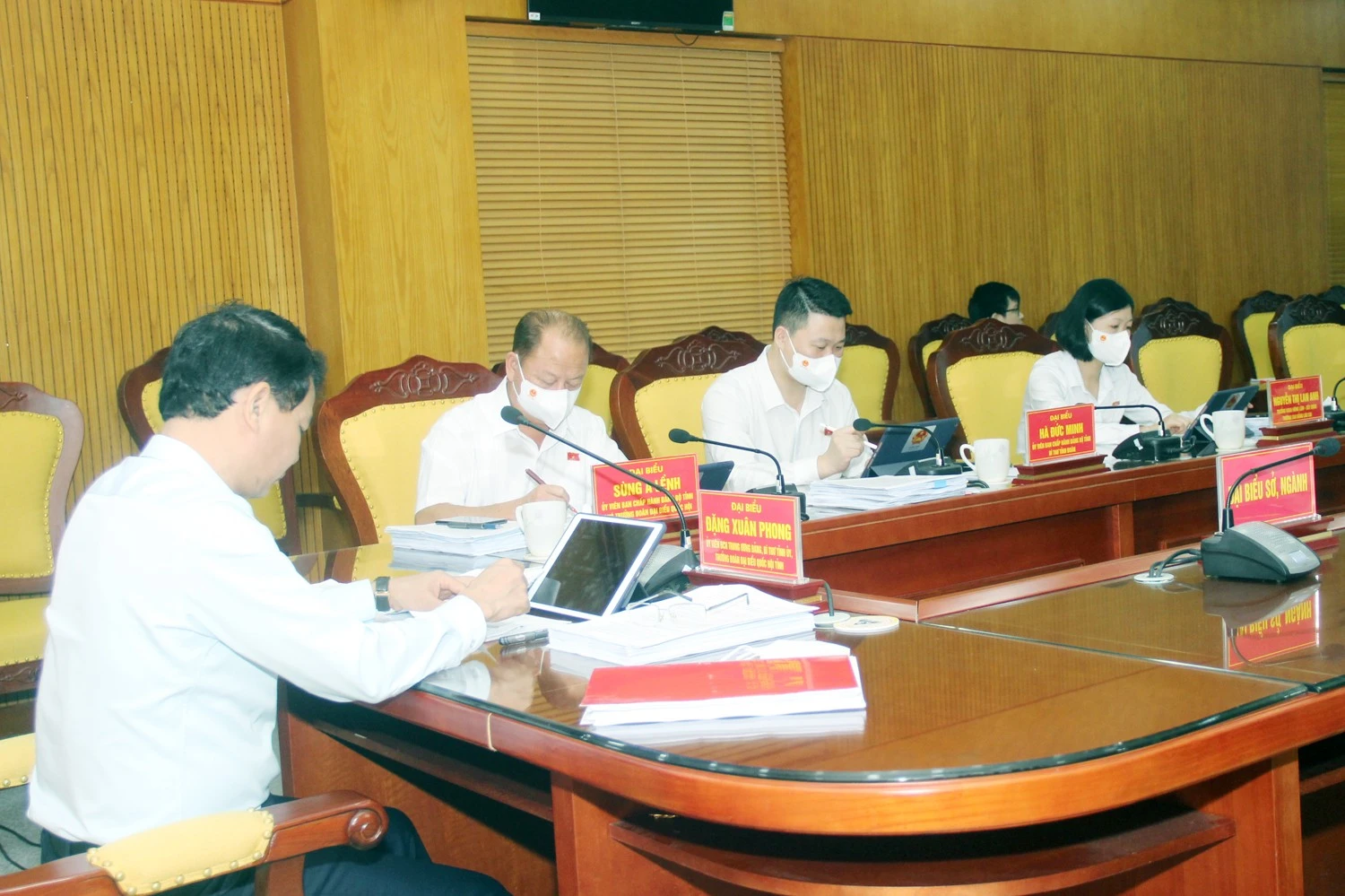 Đoàn Đại biểu Quốc hội tỉnh có nhiều ý kiến đóng góp vào Kế hoạch tái cơ cấu nền kinh tế. Đoàn Đại biểu Quốc hội tỉnh có nhiều ý kiến đóng góp vào Kế hoạch tái cơ cấu nền kinh tế.