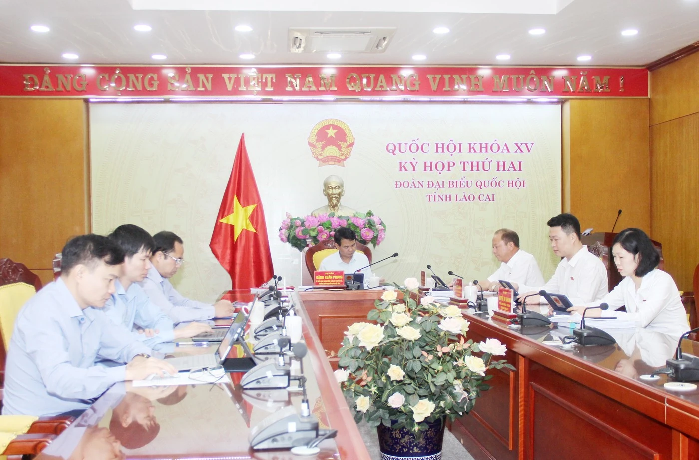 Đoàn đại biểu Quốc hội tỉnh khẳng định: Giai đoạn 2015 - 2020, Lào Cai đã tái cơ cấu nền kinh tế, xây dựng mô hình tăng trưởng đúng hướng. Đoàn đại biểu Quốc hội tỉnh khẳng định: Giai đoạn 2015 - 2020, Lào Cai đã tái cơ cấu nền kinh tế, xây dựng mô hình tăng trưởng đúng hướng.