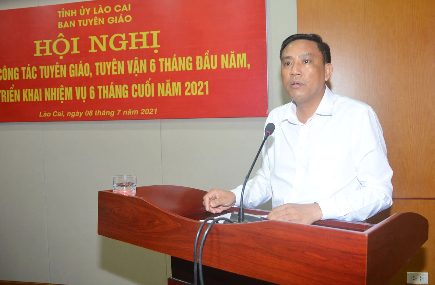 Phó Bí thư Tỉnh ủy Hoàng Giang phát biểu chỉ đạo hội nghị.