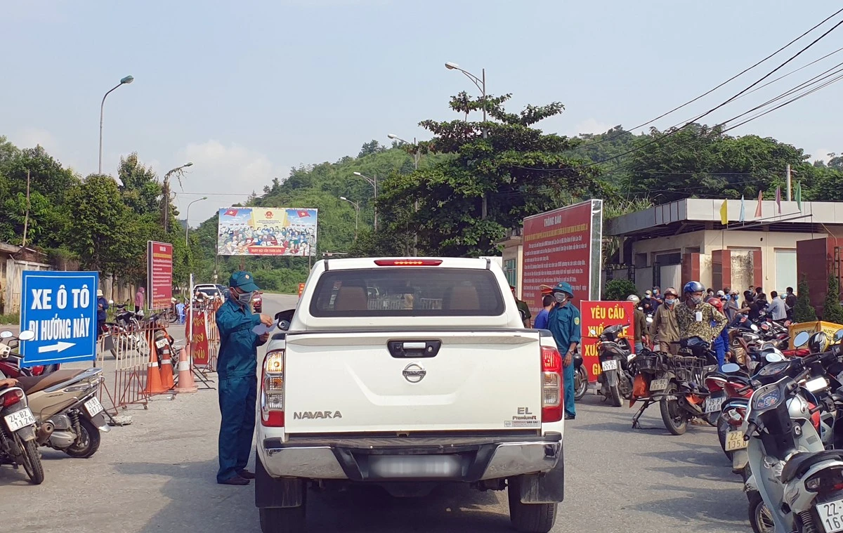 Tiếp tục duy trì hoạt động Chốt kiểm soát đường Thủ Dầu Một vào khu vực Cửa khẩu Quốc tế đường bộ số II Kim Thành.