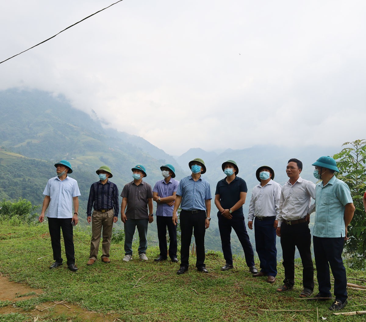 Phó Chủ tịch Thường trực UBND tỉnh Hoàng Quốc Khánh kiểm tra tiến độ sắp xếp dân cư nông thôn vùng thiên tai tại huyện Bát Xát ảnh 3 Phó Chủ tịch Thường trực UBND tỉnh Hoàng Quốc Khánh kiểm tra tiến độ sắp xếp dân cư nông thôn vùng thiên tai tại huyện Bát Xát ảnh 3