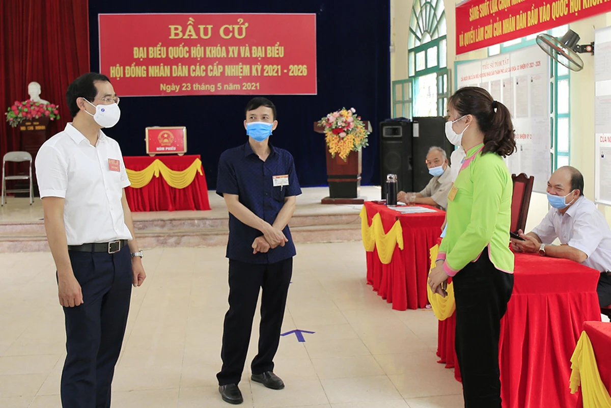 Kiểm tra công tác bầu cử tại khu vực bỏ phiếu số 4, xã Tả Phời.