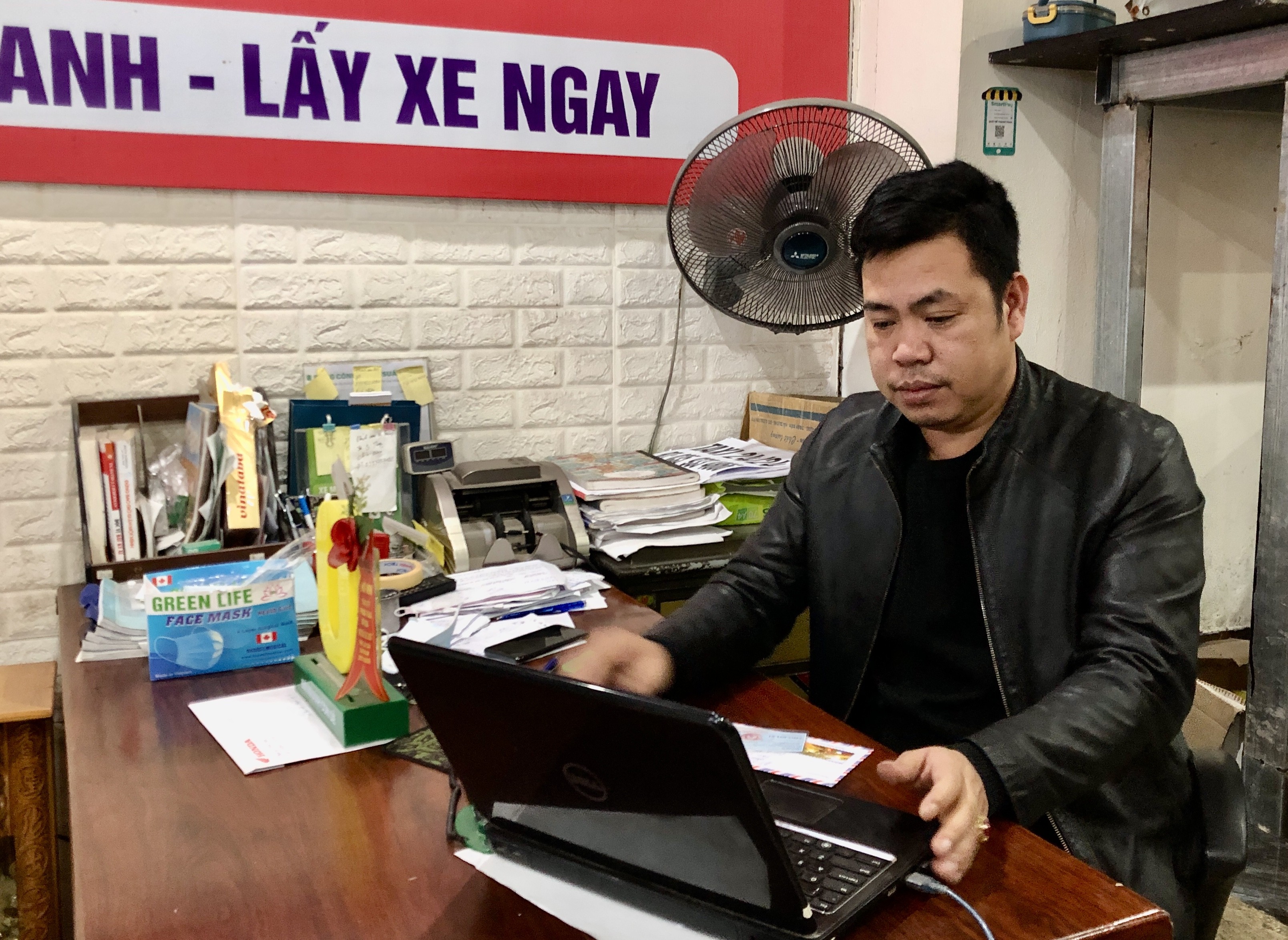 Nhiều đại lý chuyển sang bán xe máy cũ bằng cách online.