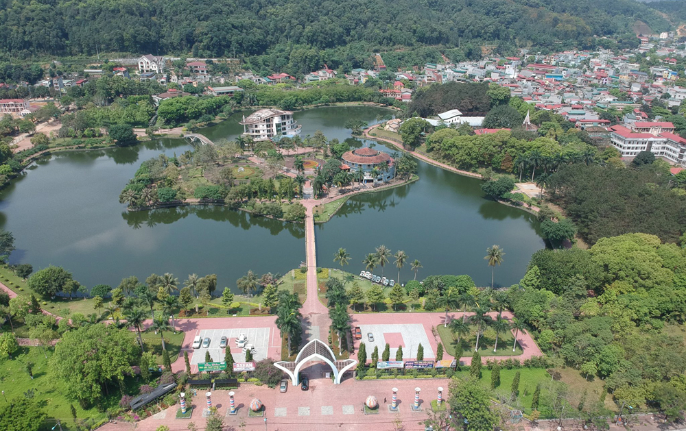 Công viên Nhạc Sơn - không gian xanh giữa lòng thành phố. Ảnh: Mạnh Dũng