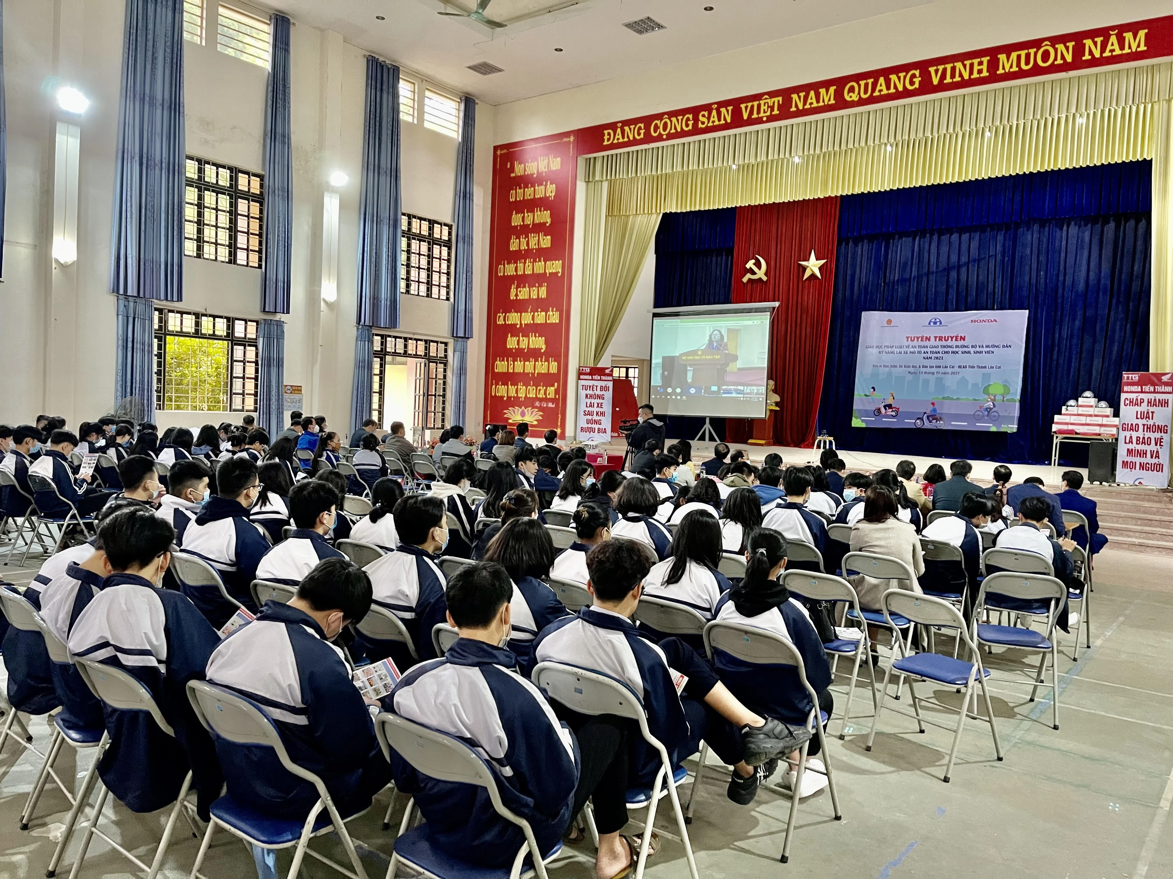 Tuyên truyền, giáo dục pháp luật về an toàn giao thông cho học sinh, sinh viên ảnh 1 Tuyên truyền, giáo dục pháp luật về an toàn giao thông cho học sinh, sinh viên ảnh 1