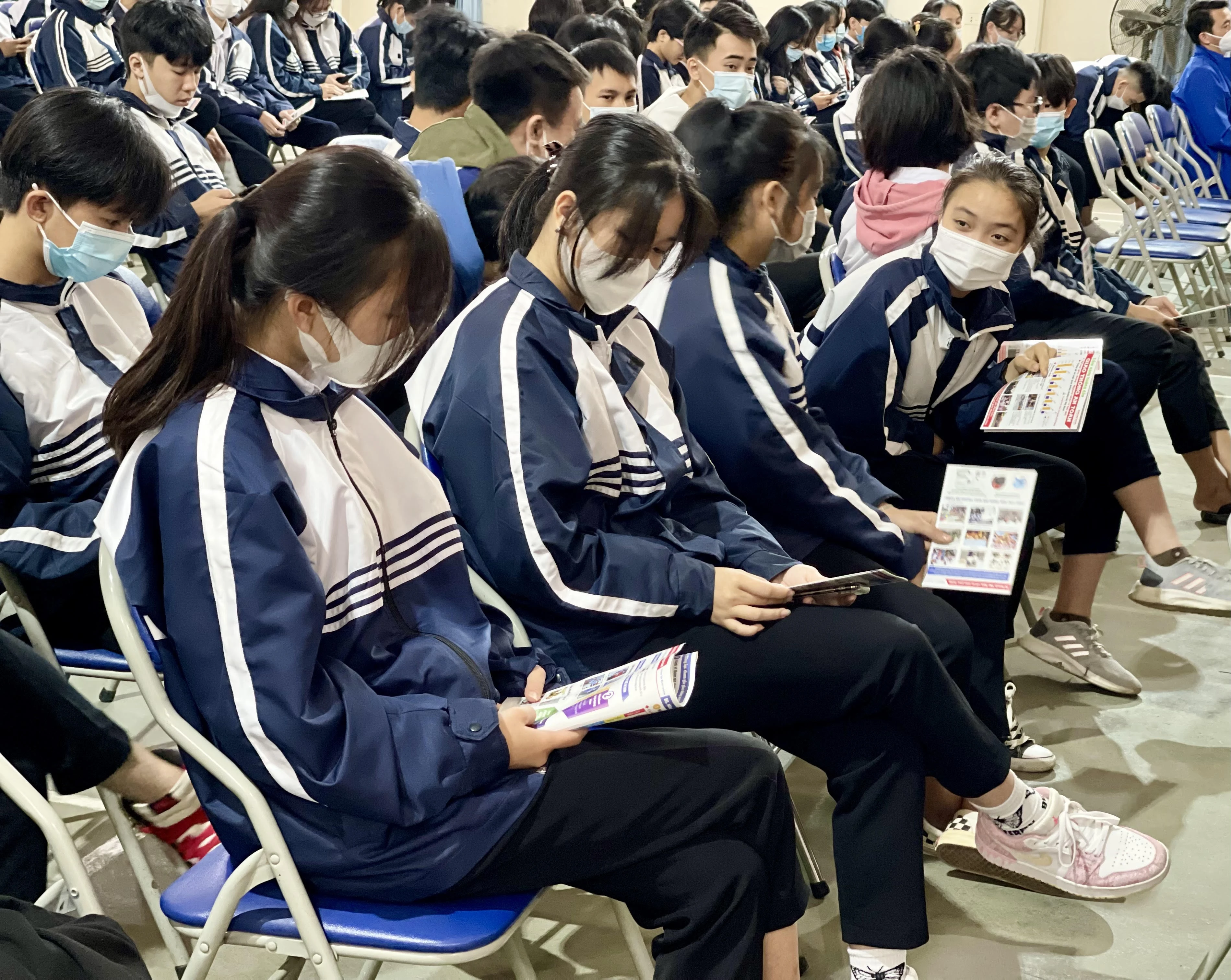 Tuyên truyền, giáo dục pháp luật về an toàn giao thông cho học sinh, sinh viên ảnh 2 Tuyên truyền, giáo dục pháp luật về an toàn giao thông cho học sinh, sinh viên ảnh 2