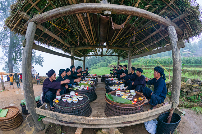 Các nghệ sỹ Lào Cai tham&nbsp;gia triển lãm ảnh nghệ thuật du lịch Tây Bắc&nbsp; ảnh 2