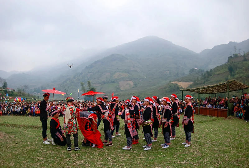 Sa Pa: Tưng bừng Lễ hội Xuống đồng ảnh 5