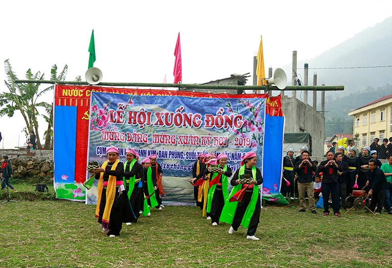 Sa Pa: Tưng bừng Lễ hội Xuống đồng ảnh 2