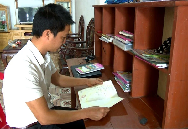 Anh Bùi Văn Xá trăn trở vì làm thủ tục đầy đủ nhưng vẫn chưa được gia hạn giấy chứng nhận quyền sử dụng đất.