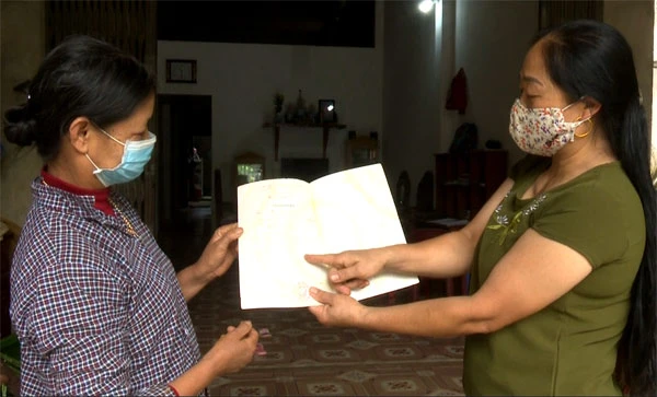 Giấy chứng nhận quyền sử dụng đất hết hạn khiến các hộ dân không khỏi lo lắng.