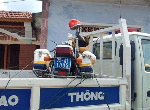 Chiếc xe môtô CSGT bị hư hỏng sau vụ rượt đuổi xe khách vi phạm.