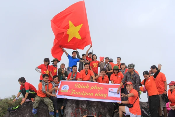 Niềm vui chinh phục đỉnh Phan Xi Păng.