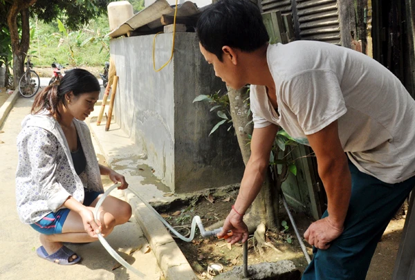 Nhiều hộ dân thôn 9, xã Quang Kim không có nước sạch từ nhiều tháng nay.