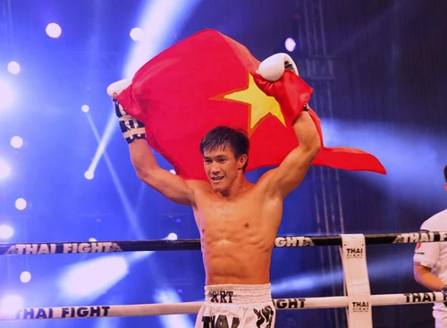 Nguyễn Trần Duy Nhất dễ dàng vô địch thế bằng đòn knock - out.