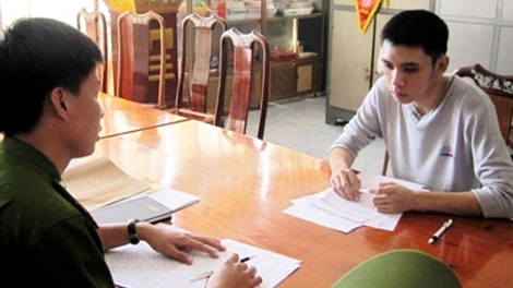 Đối tượng Phạm Thanh Bình tại cơ quan công an.