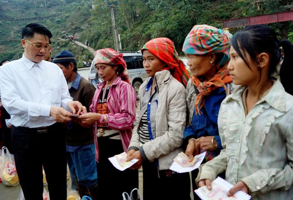 Tặng quà tết cho học sinh và đồng bào dân tộc Xa Phó xã Tả Phời ảnh 4