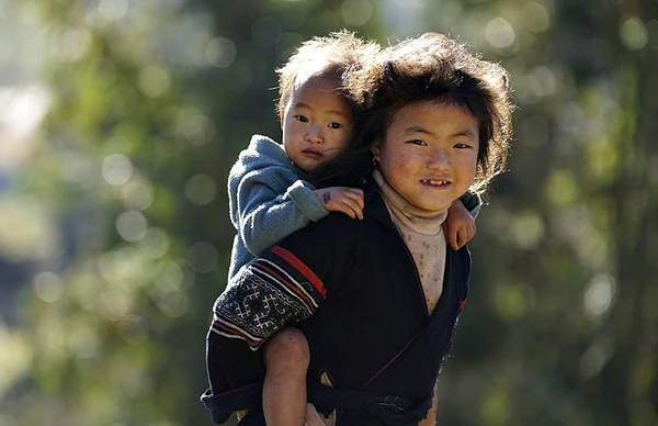 Nụ cười trong trẻo của trẻ em vùng cao ảnh 1