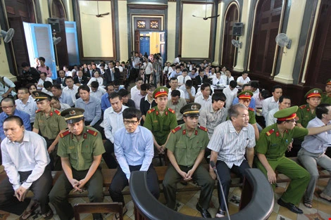 Các bị cáo tại phiên tòa