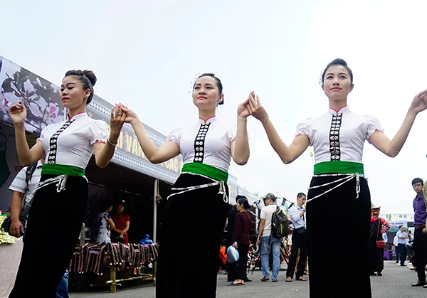 Đằm thắm phụ nữ vùng cao Tây Bắc ảnh 7