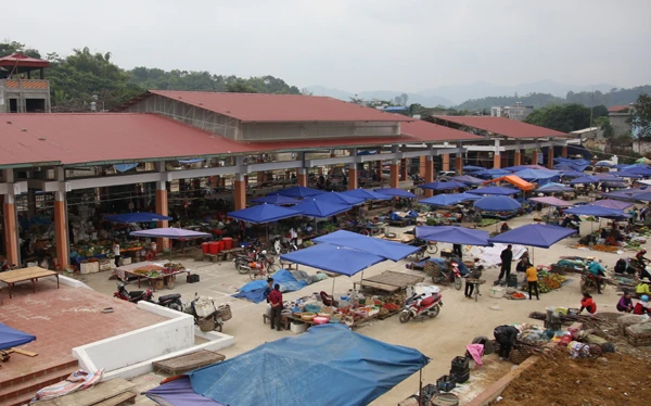 Khu vực kinh doanh các mặt hàng nông sản đã được lấp đầy.