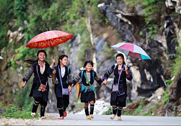 Nụ cười trong trẻo của trẻ em vùng cao ảnh 2