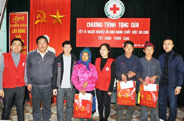 Gần 19 nghìn hộ nghèo trên địa bàn tỉnh sẽ được nhận quà dịp Tết Bính Thân 2016 ảnh 1