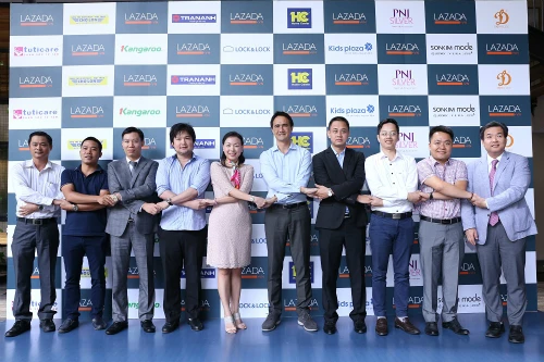 Lazada có một bước đi mới khi bắt tay với nhiều nhà bán lẻ truyền thống và thương hiệu lớn. Lazada có một bước đi mới khi bắt tay với nhiều nhà bán lẻ truyền thống và thương hiệu lớn.