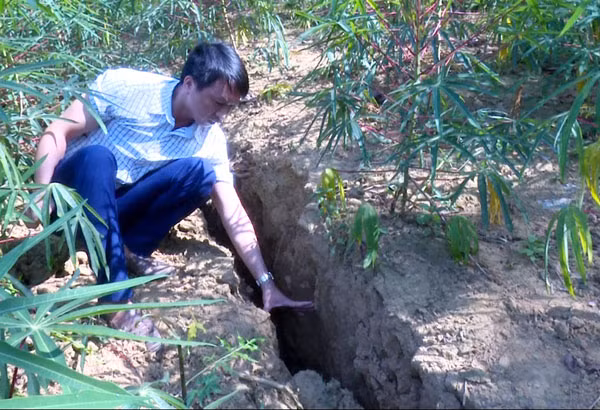 8 hộ dân xã Chiềng Ken (Văn Bàn) cận kề khu vực nguy cơ sạt lở ảnh 1