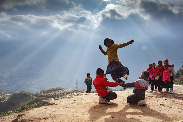 Nụ cười trong trẻo của trẻ em vùng cao ảnh 4