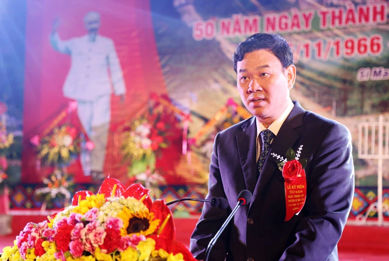 Đồng chí Vũ Văn Cài, Bí thư Huyện uỷ đọc diễn văn ôn lại quá trình thành lập và xây dựng huyện Si Ma Cai.
