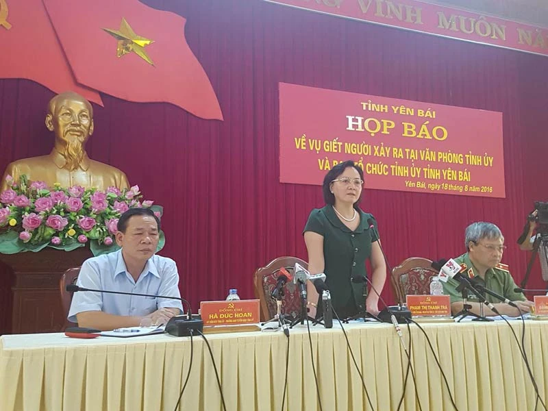 Chủ tịch UBND tỉnh Phạm Thị Thanh Trà; Thiếu tướng Đặng Trần Chiêu, Giám đốc Công an tỉnh và ông Hà Đức Hoan, Trưởng Ban Tuyên giáo Tỉnh ủy chủ trì họp báo.